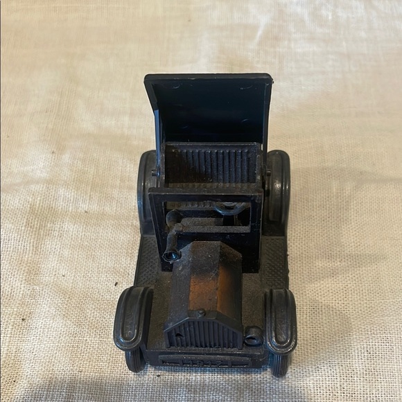Classic Bronze antique Car pencil sharpener - Picture 3 of 5